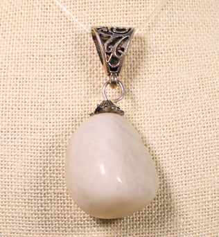 ANGEL HARP INFINITY NECKLACE - WHITE HOWLITE