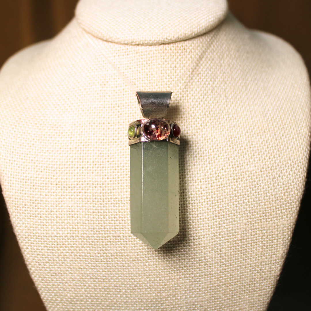 ANGEL HARP INFINITY NECKLACE - GREEN FLOURITE AND STRAWBERRY ROSE QUARTZ TOWER