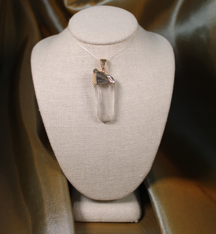 ANGEL HARP INFINITY NECKLACE - CLEAR QUARTZ