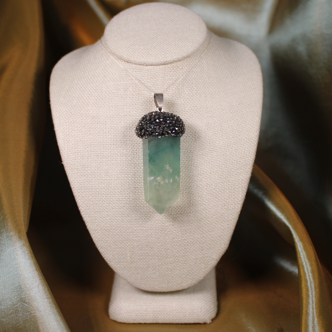 ANGEL HARP INFINITY NECKLACE - GREEN FLUORITE