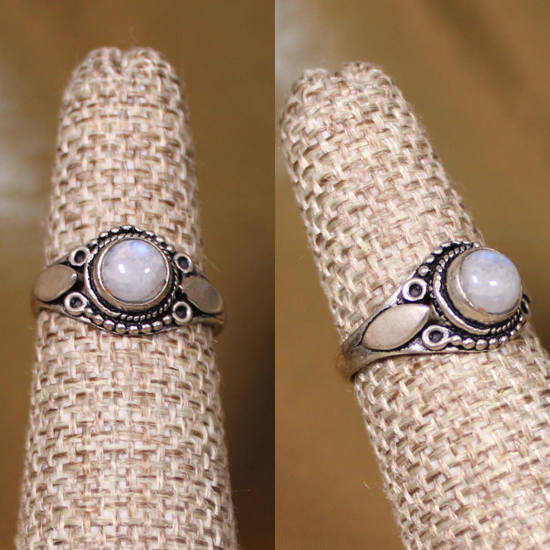 STACKER RING - Small Moonstone stacker ring silver ((style 1))