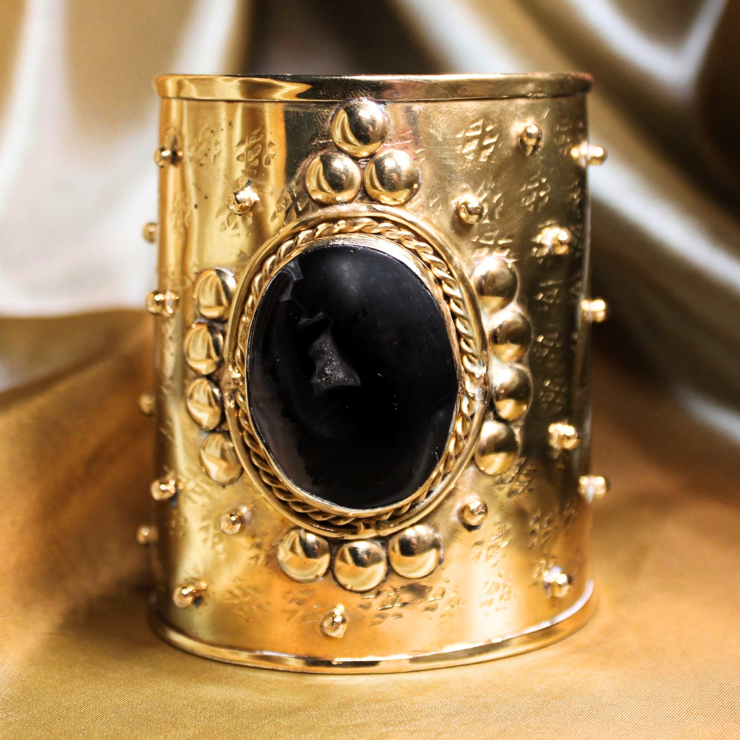 DIVINE RADIANCE CUFF - INFINITY BLACK AGATE BRASS CUFF