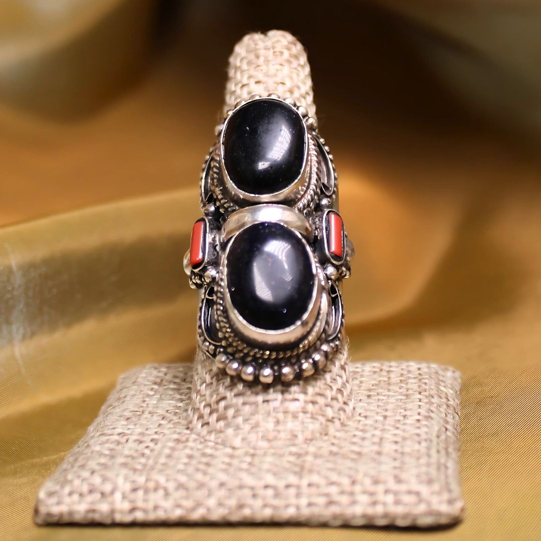 MEGA METAPHYSICAL RING - Double onyx and coral stacked ring