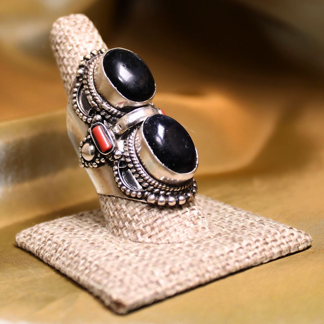 MEGA METAPHYSICAL RING - Double onyx and coral stacked ring